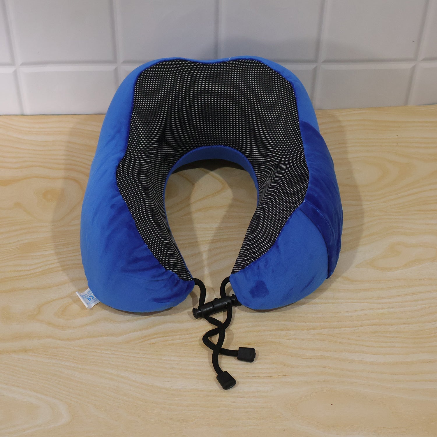 U Shaped Travel Neck Pillow with Adjustable Closure for Comfortable Trips