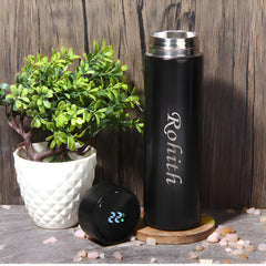 Close-up of the smart LCD temperature display on the customizable water bottle cap.