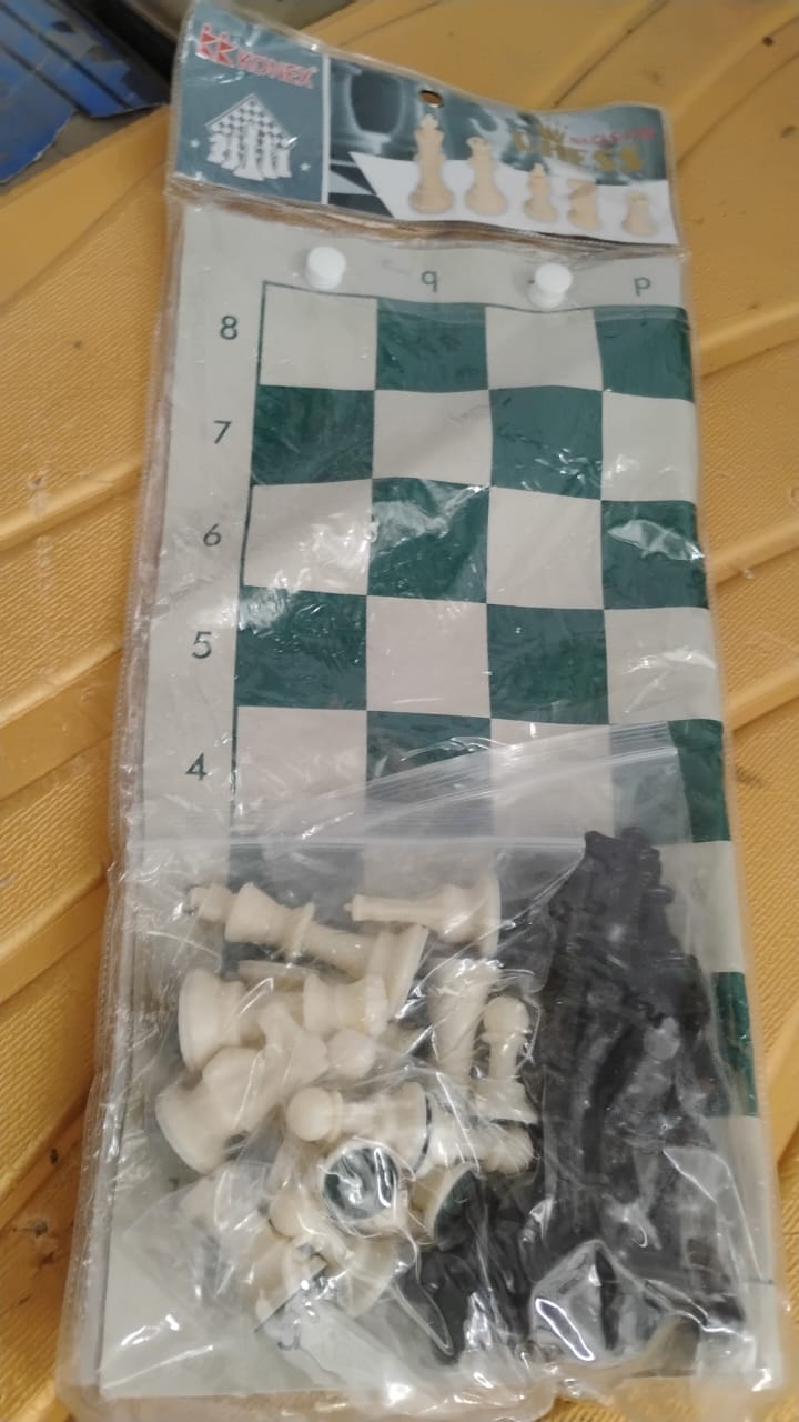 Portable Chess Set – Foldable, Travel-Friendly with Plastic Pieces