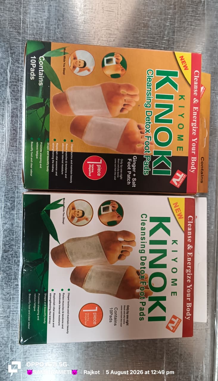 Two Kinoki Cleansing Detox Foot Pad boxes with green and orange accents on a surface.