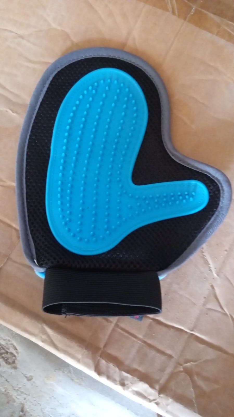 Pet Grooming Glove – Gentle Deshedding & Massage Tool for Pets
