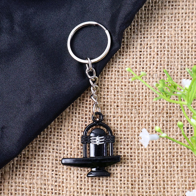 Close-up view of Shivling keychain’s black finish showcasing intricate sacred patterns