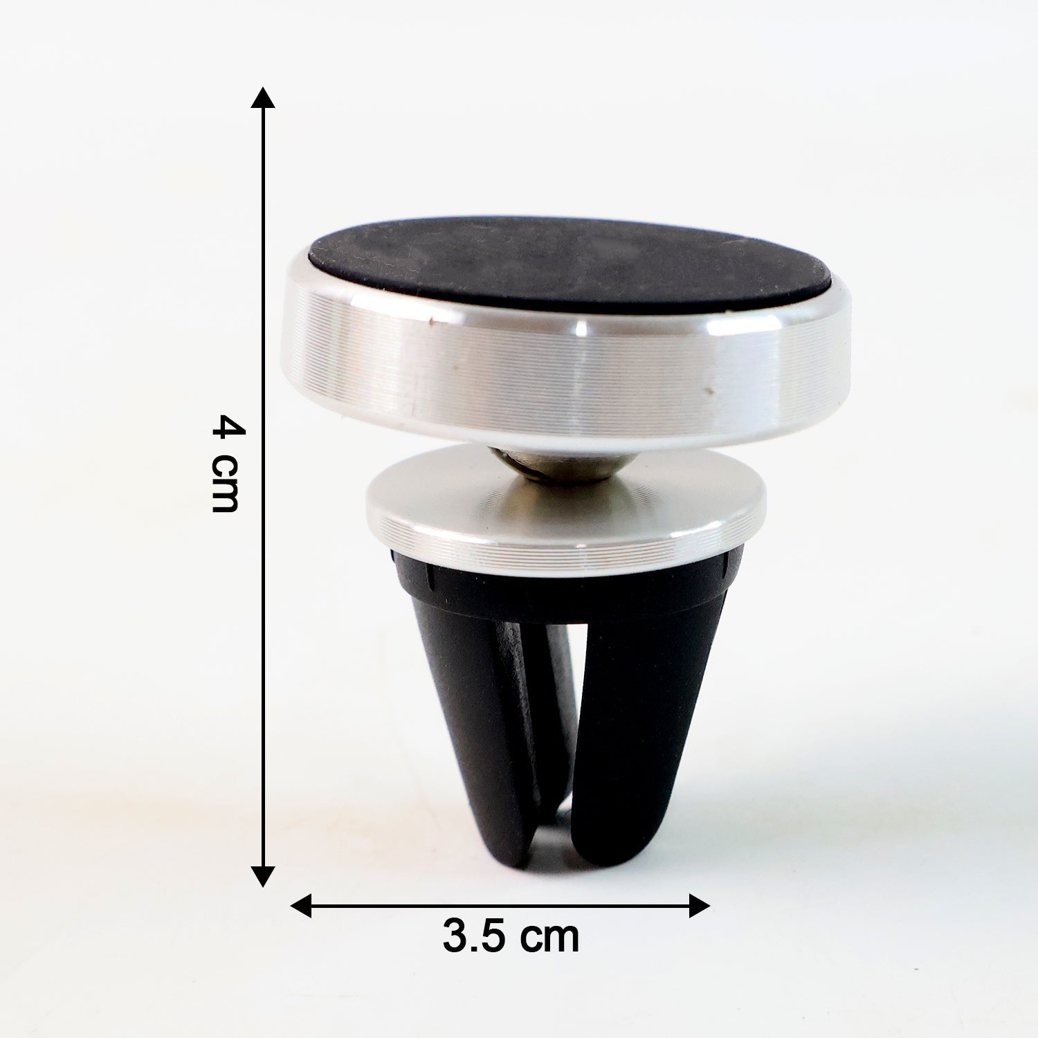 A silver and black magnetic car mount with dimensions of 4 cm height and 3.5 cm width displayed.