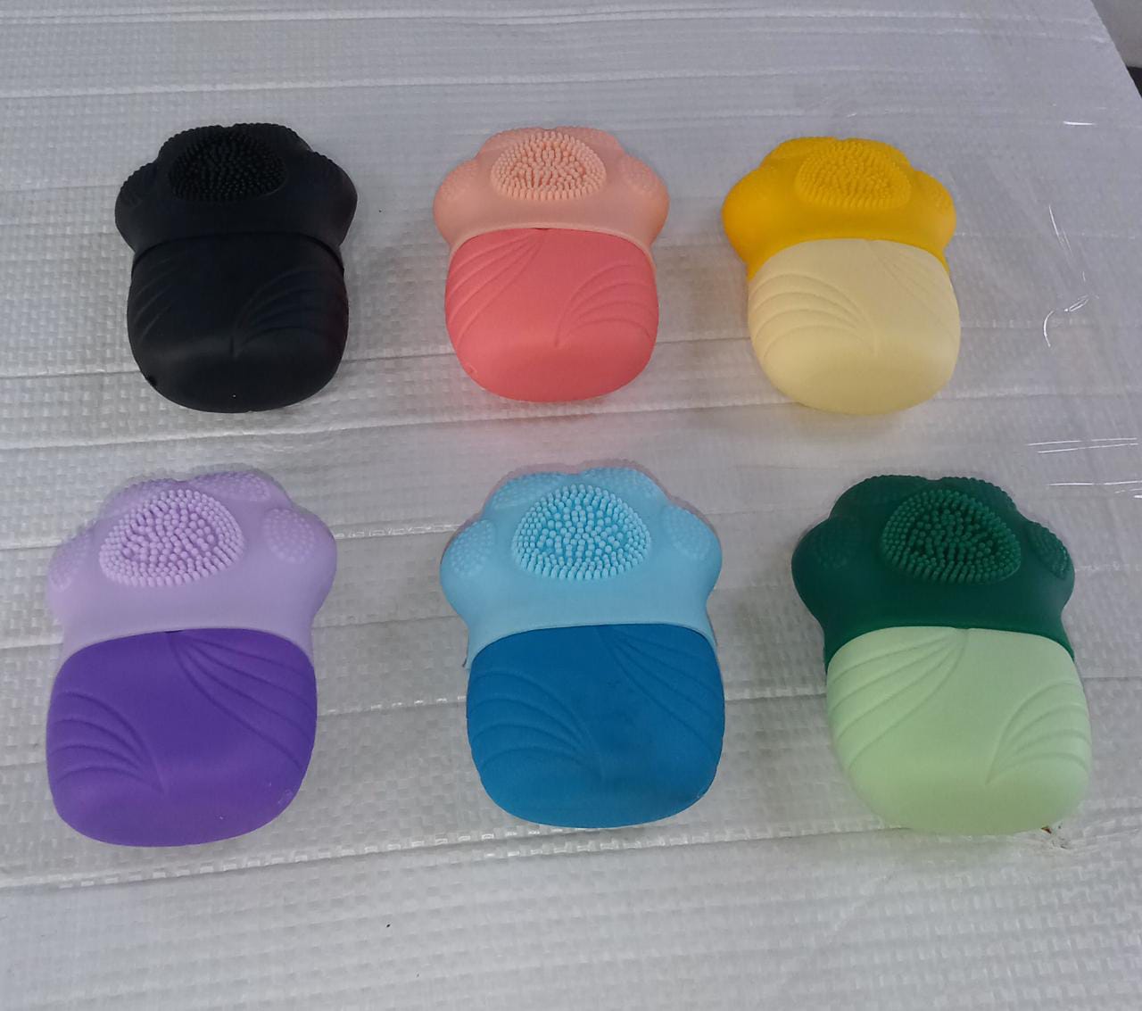 Non-Slip Silicone Ice Roller for Soothing Face & Body