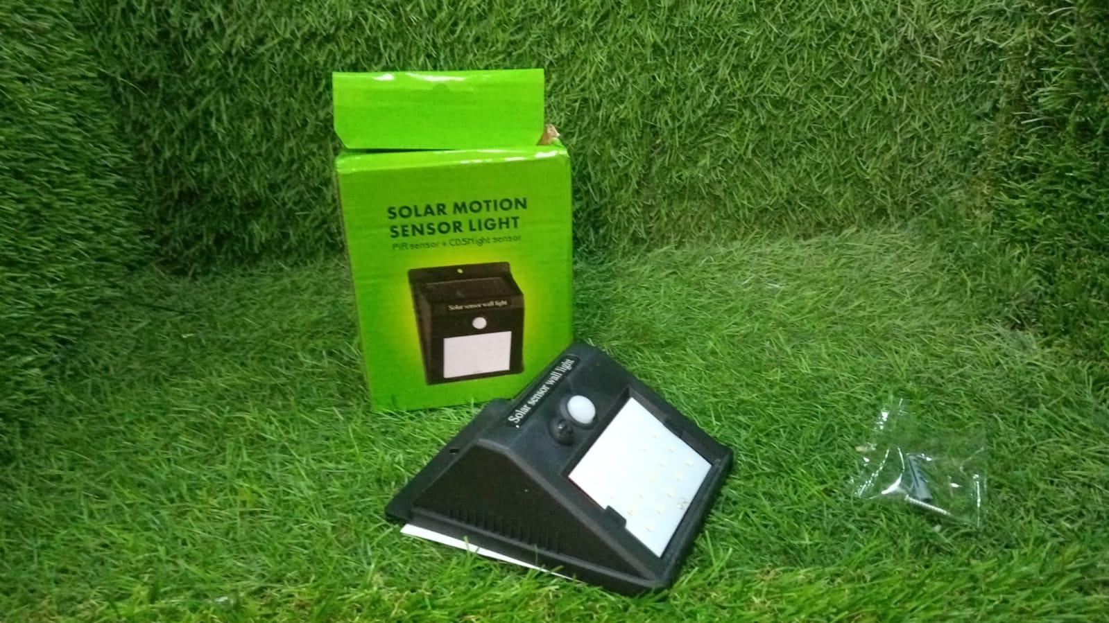 Solar Security LED Light – 30-LED Outdoor Wall | AutoSafeo
